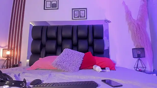 dalhia and hades online show from 04-08-26, 12:38