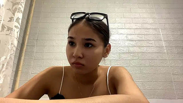 CatherineForbes online show from 04-28-26, 04:23