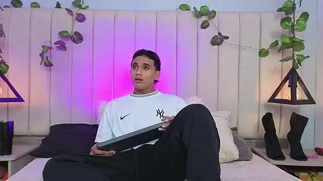 Morgan Bladee online show from 04-05-26, 06:05