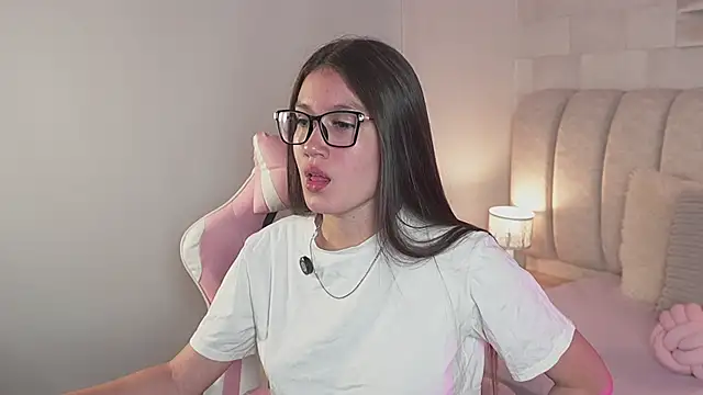 Snapshot of Alanna-Rosse chatting on 05-29-26, 11:08 Alanna-Rosse online show from 05-29-26, 11:08
