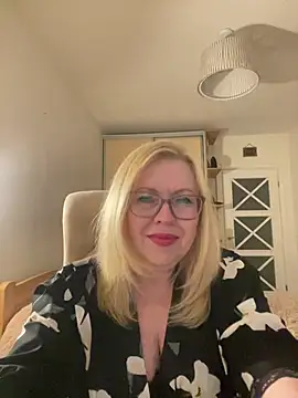 JanieLight53 online show from 05-27-26, 10:40