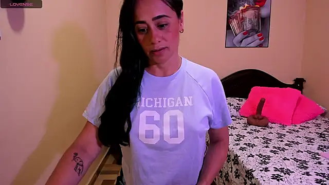 Snapshot of sara_florez12 chatting on 03-25-26, 11:27 sara florez12 online show from 03-25-26, 11:27