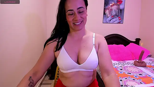 Snapshot of sara_florez12 chatting on 04-22-26, 11:12 sara florez12 online show from 04-22-26, 11:12