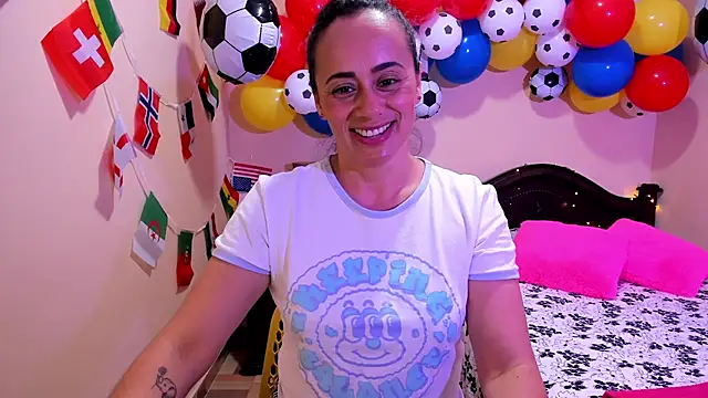 Snapshot of sara_florez12 chatting on 06-11-26, 11:36 sara florez12 online show from 06-11-26, 11:36