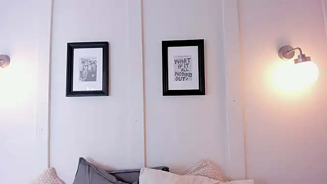 Fer Luxx online show from 04-25-26, 01:41