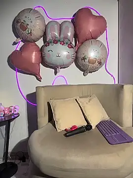 MiaFoxie  online show from 04-04-26, 03:42