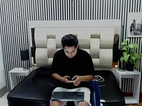 Snapshot of Alex_Wolft chatting on 05-04-26, 12:01 Alex Wolft online show from 05-04-26, 12:01