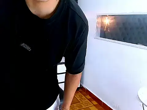 Snapshot of Alex_Wolft chatting on 05-14-26, 03:35 Alex Wolft online show from 05-14-26, 03:35