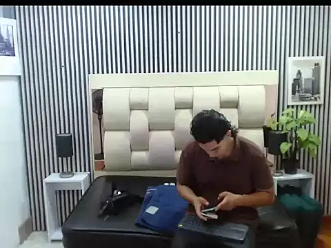 Snapshot of Alex_Wolft chatting on 05-16-26, 11:31 Alex Wolft online show from 05-16-26, 11:31