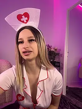 ScarletFlameee online show from 04-18-26, 05:33