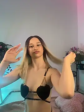 Snapshot of ScarletFlameee chatting on 05-06-26, 05:57 ScarletFlameee online show from 05-06-26, 05:57