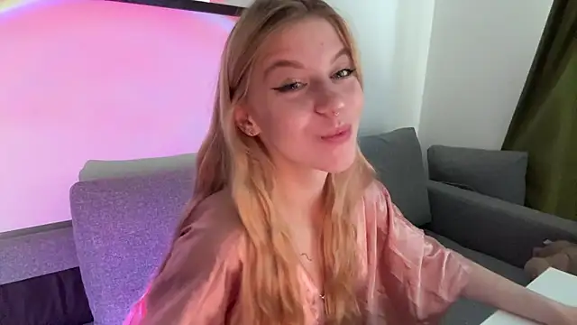 Snapshot of Fanny_Fresh chatting on 05-10-26, 08:08 Fanny Fresh online show from 05-10-26, 08:08