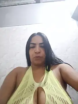 Snapshot of Carolinna chatting on 06-15-26, 03:25 Carolinna online show from 06-15-26, 03:25