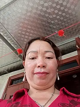 Snapshot of Yellow-pink chatting on 05-18-26, 04:07 Yellow-pink online show from 05-18-26, 04:07