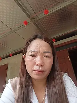 Snapshot of Yellow-pink chatting on 06-02-26, 04:14 Yellow-pink online show from 06-02-26, 04:14