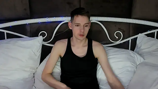 Snapshot of Martin_Perry chatting on 05-22-26, 04:34 Martin Perry online show from 05-22-26, 04:34