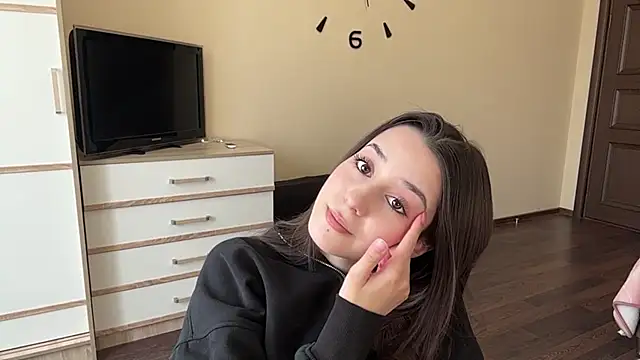 AdeleVelvet online show from 04-24-26, 10:28