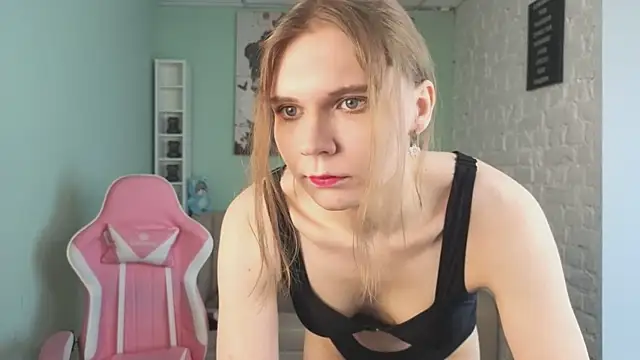 LoralAvery online show from 04-17-26, 06:38