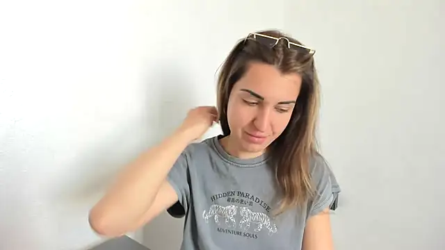 summmmersky1 online show from 04-21-26, 09:04