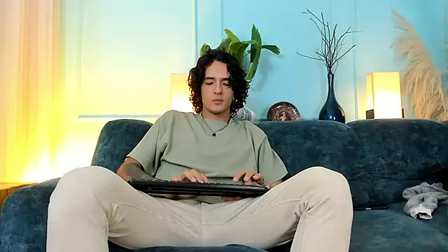 Skinny Mac online show from 04-18-26, 02:32