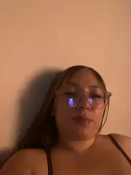 Snapshot of Milaac_ chatting on 04-01-26, 10:18 Milaac online show from 04-01-26, 10:18