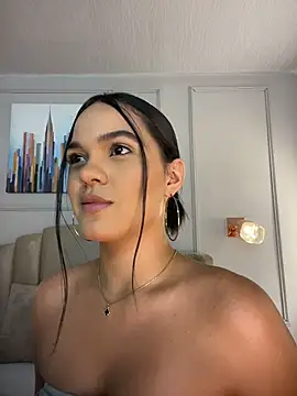 Snapshot of Bella-Ferrer chatting on 04-28-26, 06:24 Bella-Ferrer online show from 04-28-26, 06:24