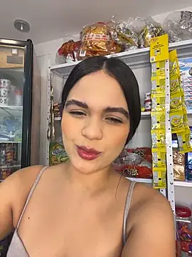 Snapshot of Bella-Ferrer chatting on 05-30-26, 07:11 Bella-Ferrer online show from 05-30-26, 07:11