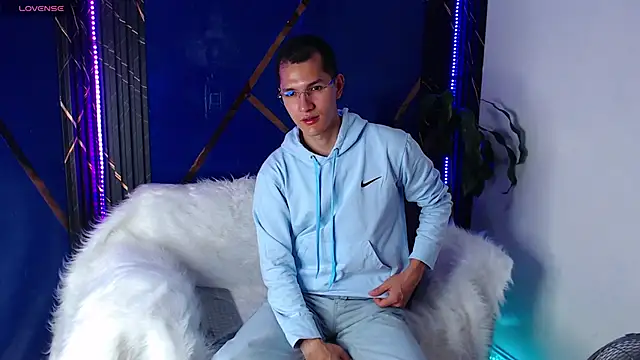 MilanDavid1 online show from 04-01-26, 05:32