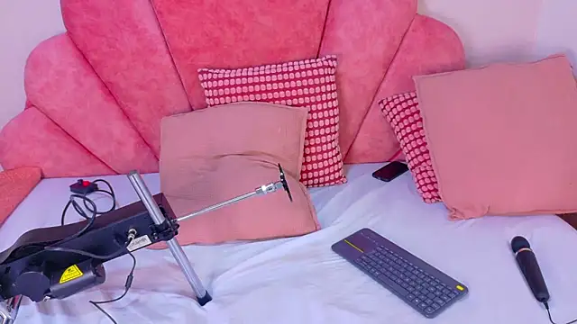Snapshot of Meganlove__ chatting on 05-06-26, 03:02 Meganlove online show from 05-06-26, 03:02