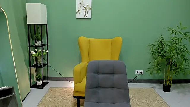 Snapshot of LeticiaRomano chatting on 06-17-26, 04:04 LeticiaRomano online show from 06-17-26, 04:04