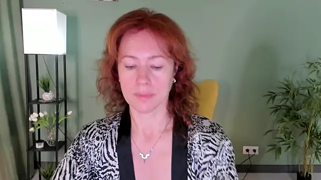 Snapshot of LeticiaRomano chatting on 07-06-26, 03:58 LeticiaRomano online show from 07-06-26, 03:58
