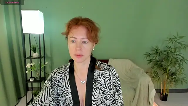 Snapshot of LeticiaRomano chatting on 07-07-26, 06:47 LeticiaRomano online show from 07-07-26, 06:47