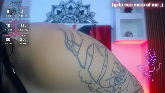 Snapshot of ZafiroCat chatting on 05-18-26, 01:45 ZafiroCat online show from 05-18-26, 01:45