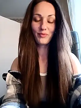 Snapshot of LunaCrystall chatting on 04-11-26, 04:00 LunaCrystall online show from 04-11-26, 04:00