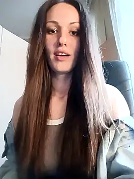 Snapshot of LunaCrystall chatting on 04-13-26, 04:01 LunaCrystall online show from 04-13-26, 04:01