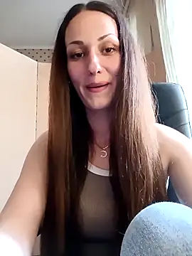 Snapshot of LunaCrystall chatting on 04-26-26, 04:04 LunaCrystall online show from 04-26-26, 04:04