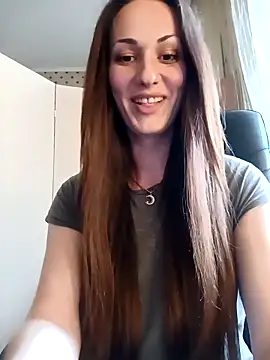 Snapshot of LunaCrystall chatting on 05-04-26, 04:03 LunaCrystall online show from 05-04-26, 04:03