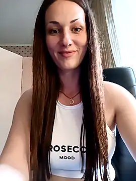 Snapshot of LunaCrystall chatting on 05-08-26, 03:50 LunaCrystall online show from 05-08-26, 03:50