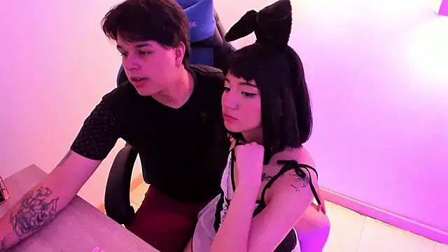 Melody and Max online show from 04-03-26, 03:37