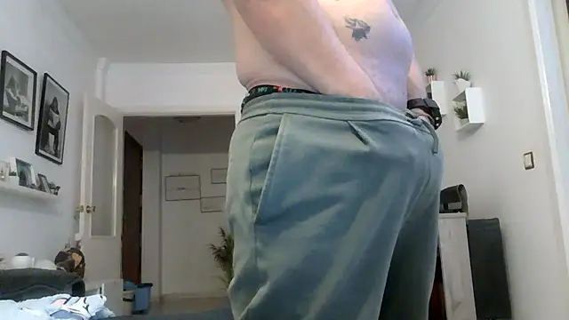 Snapshot of yanick931 chatting on 07-24-26, 09:46 yanick931 online show from 07-24-26, 09:46