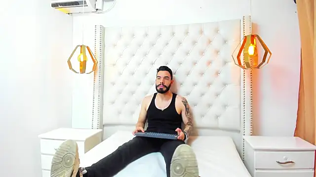 JEAN LEWIS2 online show from 04-17-26, 07:39