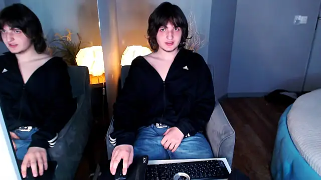 Snapshot of delalex chatting on 05-25-26, 02:12 delalex online show from 05-25-26, 02:12
