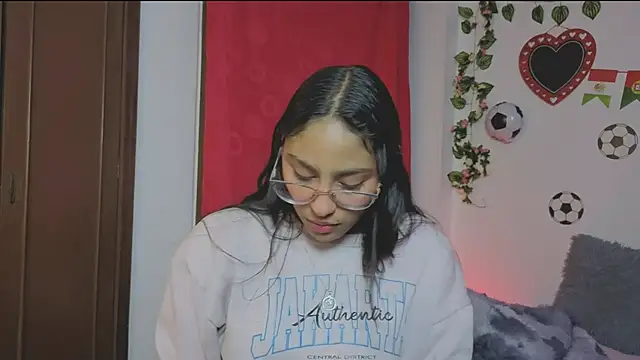 Snapshot of PaulaCutexs chatting on 07-01-26, 04:25 PaulaCutexs online show from 07-01-26, 04:25