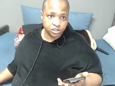 Snapshot of Bustydiva83 chatting on 06-25-26, 12:53 Bustydiva83 online show from 06-25-26, 12:53