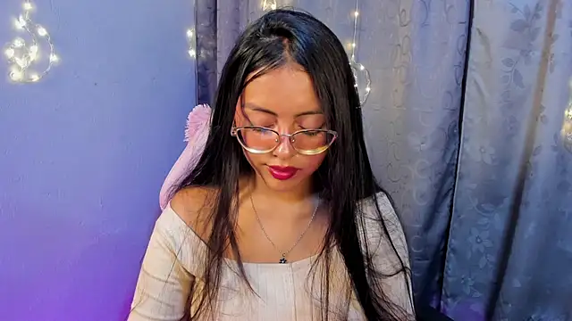 Snapshot of blue_sky18 chatting on 06-11-26, 02:53 blue sky18 online show from 06-11-26, 02:53