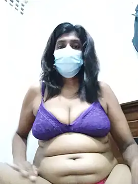 Snapshot of Amisha-35 chatting on 06-29-26, 01:00 Amisha-35 online show from 06-29-26, 01:00
