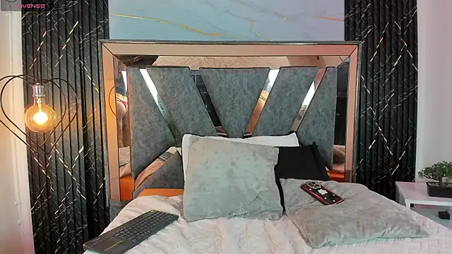 Safiro Evans online show from 03-20-26, 01:27