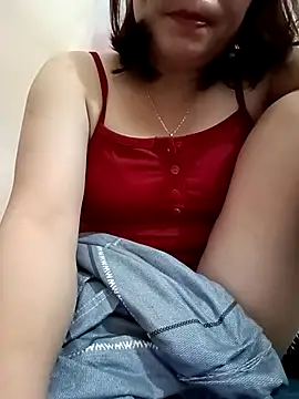 Snapshot of SingleeMomm chatting on 03-17-26, 03:37 SingleeMomm online show from 03-17-26, 03:37