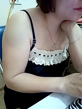 Snapshot of SingleeMomm chatting on 03-18-26, 03:37 SingleeMomm online show from 03-18-26, 03:37
