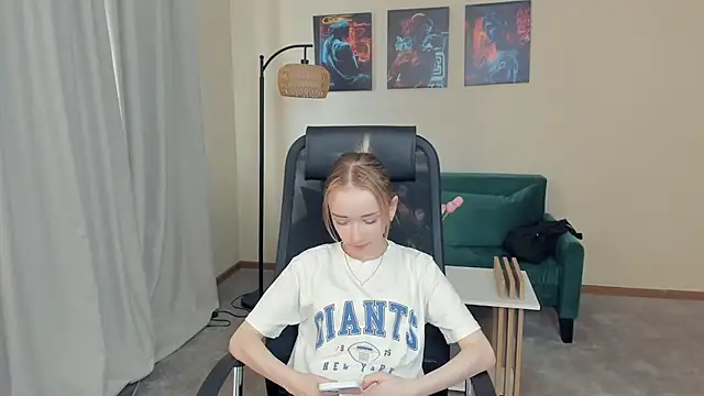 TiffanyJi online show from 03-12-26, 11:16